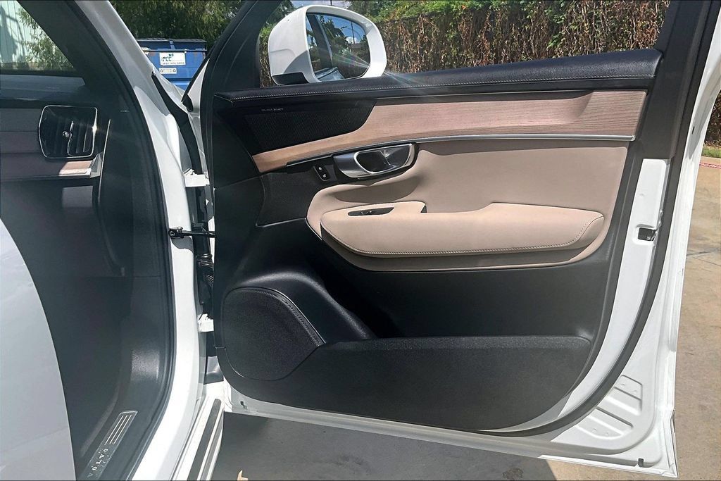 Certified 2026 Volvo XC90 B6 Plus AWD/4WD image 25