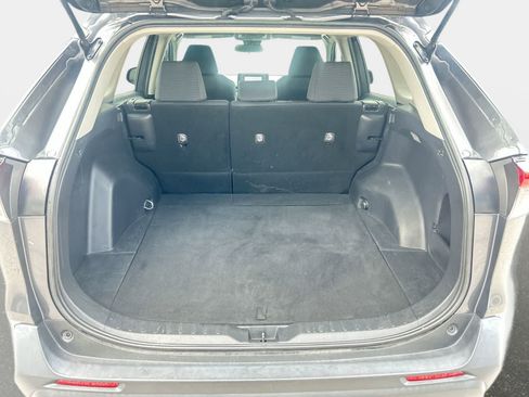 Used 2021 Toyota RAV4 LE FWD image 9