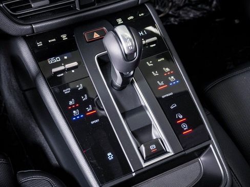 Certified 2025 Porsche Macan image 23