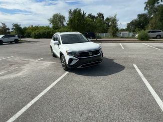 Used 2024 Volkswagen Taos SE FWD video 2