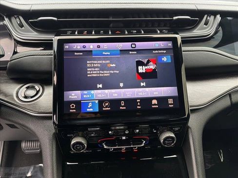 Used 2022 Jeep Grand Cherokee L Overland w/ Advanced Protech Group III image 17