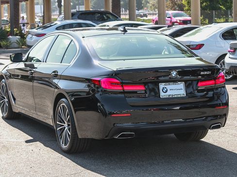 Used 2023 BMW 530i w/ Convenience Package RWD image 4
