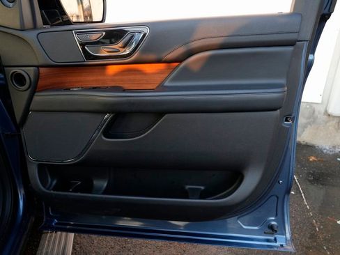 Used 2019 Lincoln Navigator Select image 35