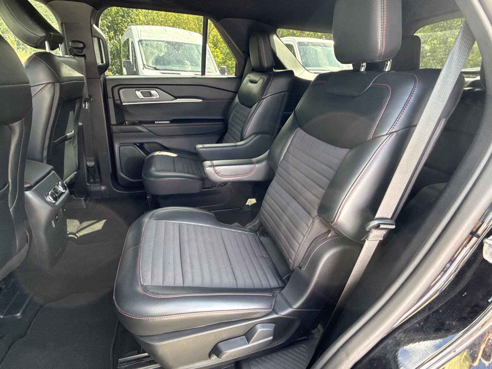 Used 2025 Ford Explorer ST-Line AWD/4WD image 12