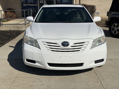 Used 2009 Toyota Camry LE image 2