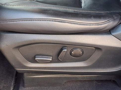 Used 2023 Ford Explorer XLT w/ Equipment Group 202A image 4