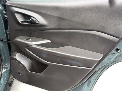 Used 2025 Chevrolet Trax LT w/ LT Convenience Package FWD image 32