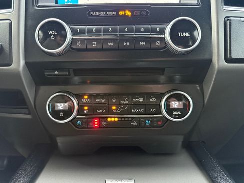 Used 2018 Ford Expedition XLT w/ Equipment Group 202A RWD image 33