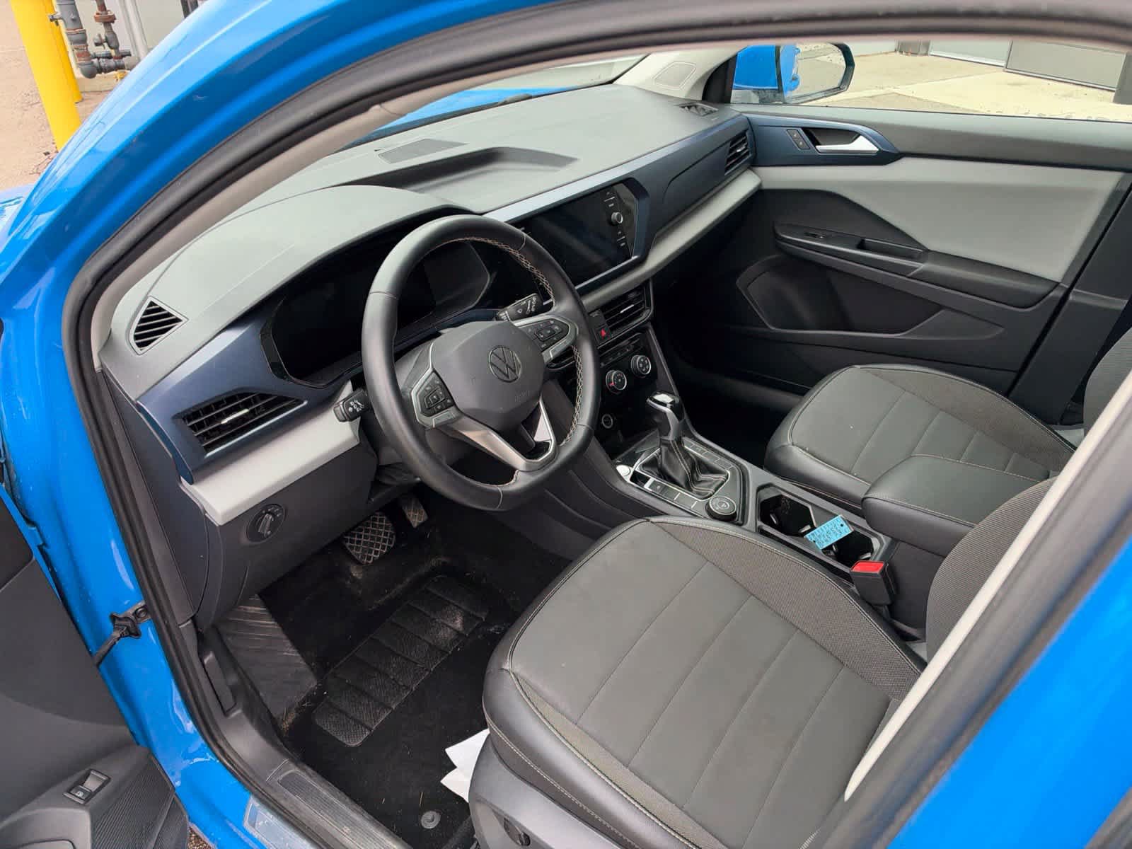 Used 2023 Volkswagen Taos SE w/ Panoramic Sunroof Package AWD/4WD image 9