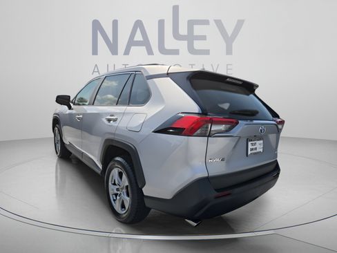 Used 2022 Toyota RAV4 XLE w/ Convenience Package AWD/4WD image 3