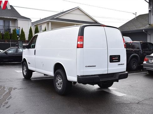Used 2006 Chevrolet Express 3500 RWD image 2
