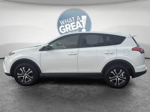 Used 2018 Toyota RAV4 LE w/ Carpet Mat Package AWD/4WD image 7