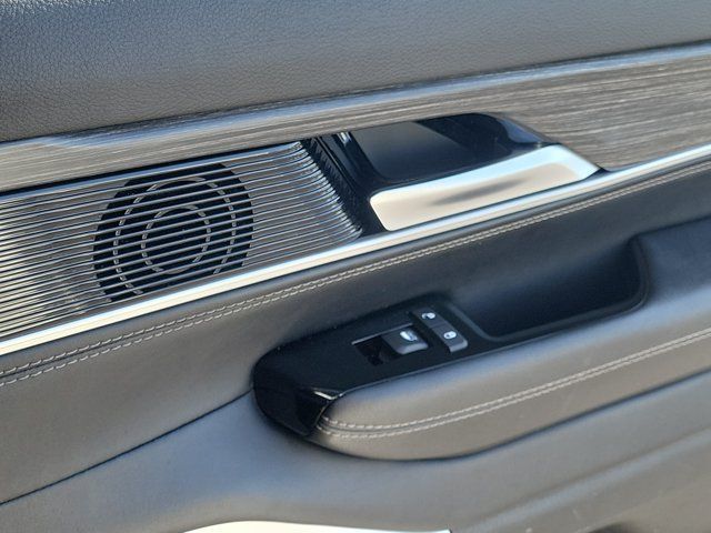 Used 2024 Jeep Wagoneer Series II w/ Flexible Seating Group AWD/4WD image 7