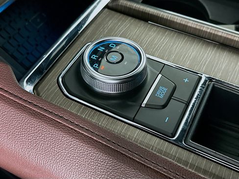 Used 2024 Ford Expedition Limited image 25