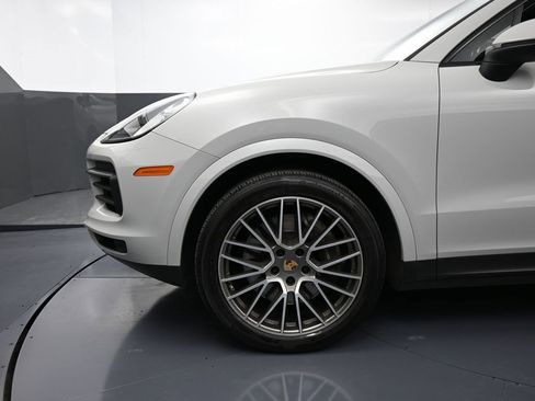 Certified 2023 Porsche Cayenne Platinum Edition image 12