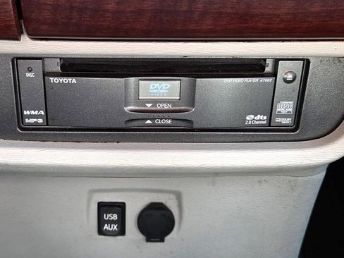 Used 2013 Toyota Sienna XLE image 38