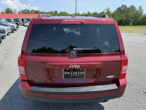 Used 2014 Jeep Patriot Latitude FWD image 6