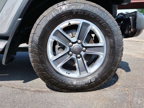 Used 2018 Jeep Wrangler Unlimited Sahara AWD/4WD image 45