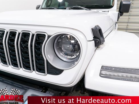Used 2024 Jeep Wrangler Unlimited Sahara w/ Technology Group AWD/4WD image 8