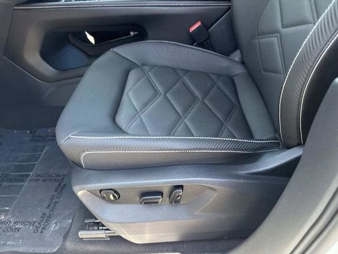 Used 2025 Volkswagen Atlas Cross Sport SE FWD image 20
