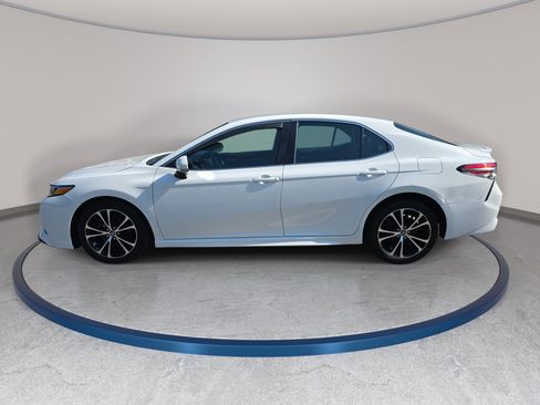 Used 2018 Toyota Camry SE w/ Convenience Package FWD image 8