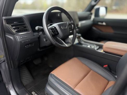 Used 2024 Lexus GX 550 w/ Accessory Package (Z1) AWD/4WD image 14