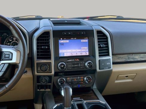 Used 2018 Ford F150 Lariat w/ Equipment Group 502A Luxury AWD/4WD image 7