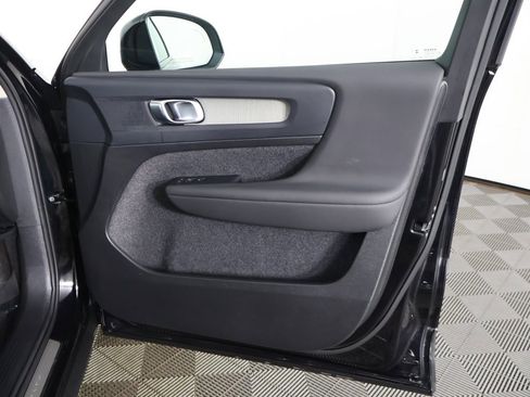 Used 2024 Volvo XC40 B5 Plus image 26