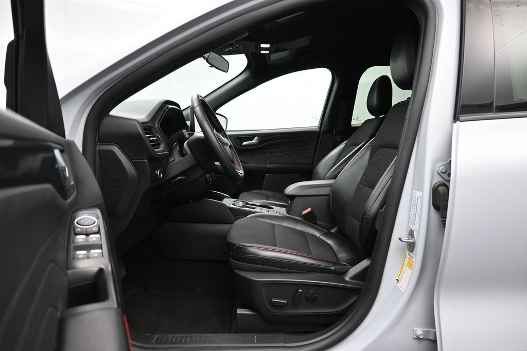 Used 2025 Ford Escape ST-Line Select AWD/4WD image 23