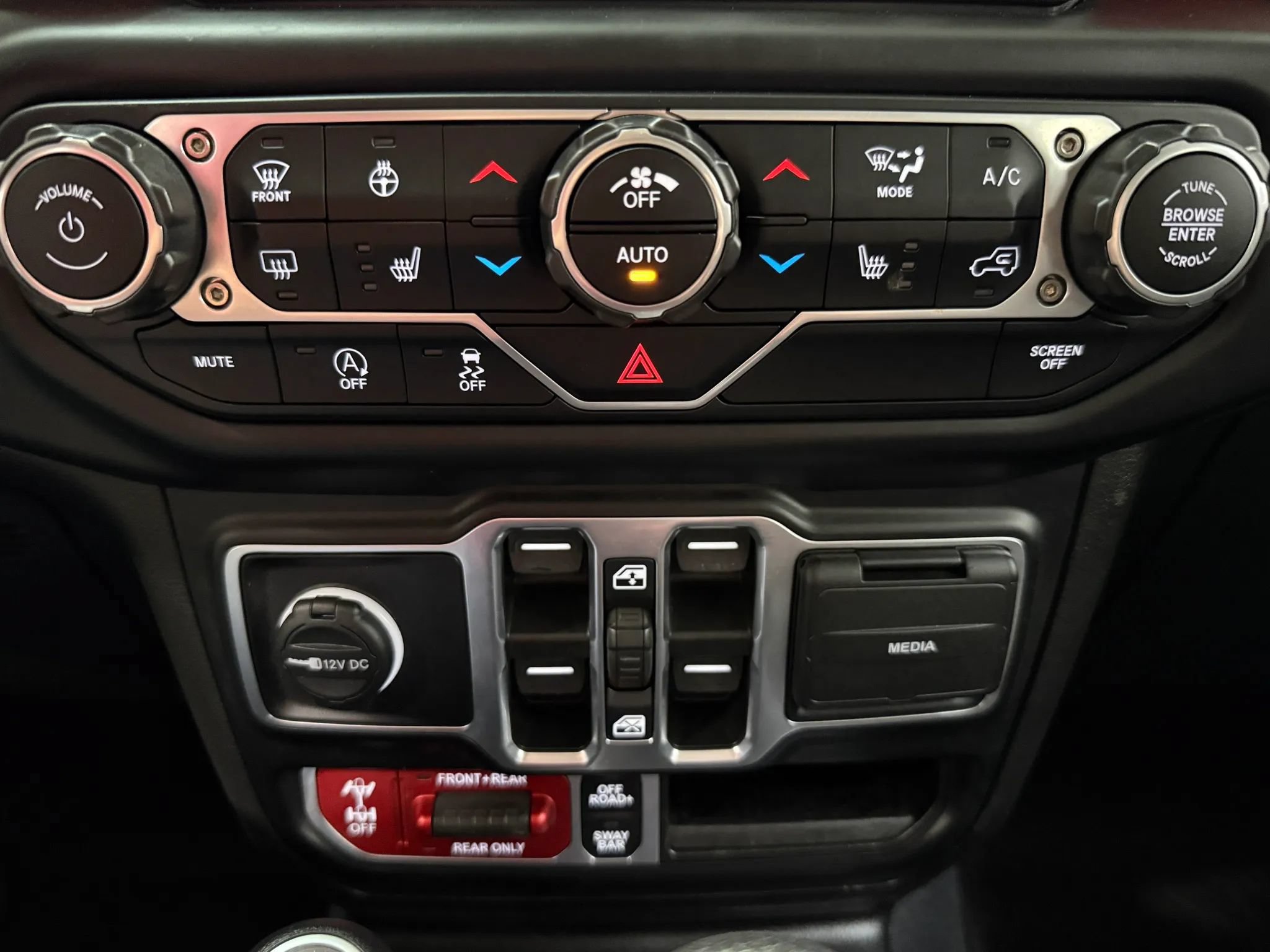 Used 2023 Jeep Gladiator Rubicon w/ Cold Weather Group AWD/4WD image 24