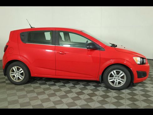 Used 2014 Chevrolet Sonic LT FWD image 10