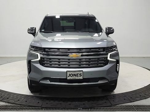 Used 2023 Chevrolet Suburban Premier AWD/4WD image 3