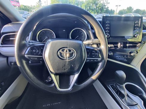 Used 2022 Toyota Camry LE image 6