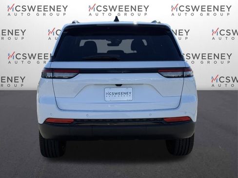 New 2025 Jeep Grand Cherokee Laredo image 4