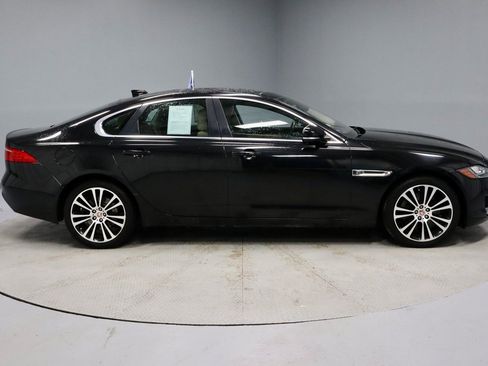 Used 2020 Jaguar XF Prestige image 11