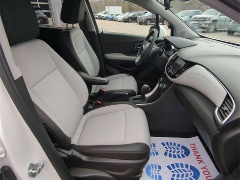 Certified 2022 Chevrolet Trax LT w/ LT Convenience Package image 27