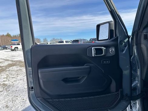 Used 2025 Jeep Wrangler Unlimited Rubicon 4xe image 24