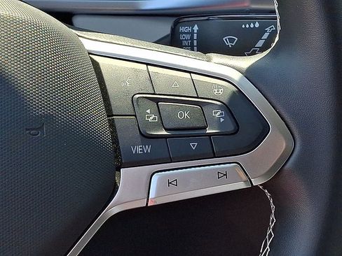 Certified 2025 Volkswagen Taos SE w/ Panoramic Sunroof Package FWD image 22