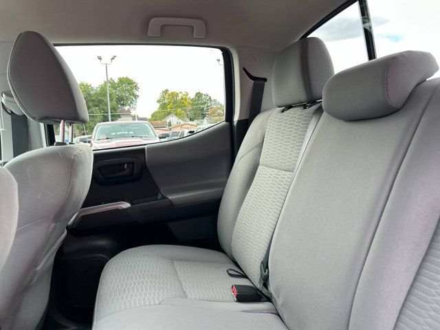 Used 2019 Toyota Tacoma SR5 AWD/4WD image 16