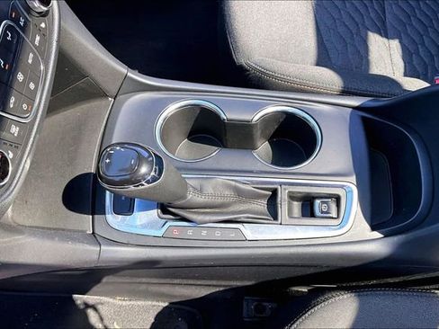 Used 2020 Chevrolet Equinox LT image 18