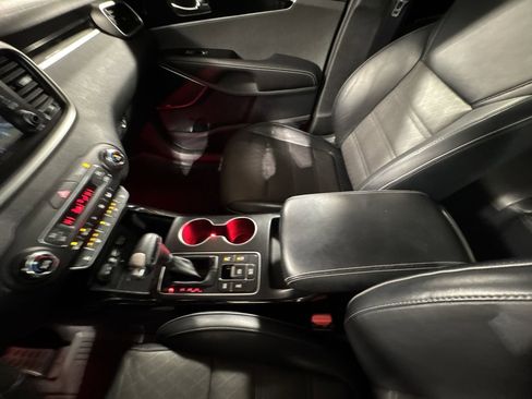 Used 2019 Kia Sorento SX image 30