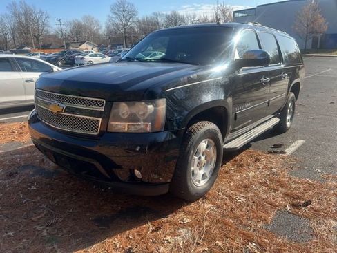 Used 2013 Chevrolet Suburban LT w/ Luxury Package image 1