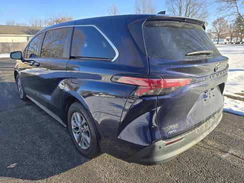 Used 2022 Toyota Sienna XLE image 5