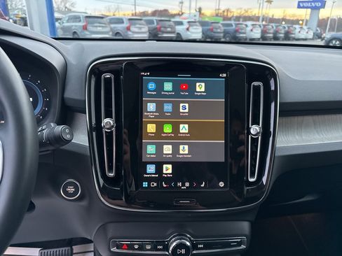 Certified 2025 Volvo XC40 B5 Plus image 27