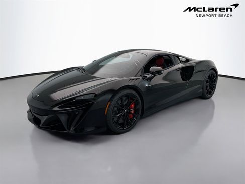 Used 2023 McLaren Artura RWD image 3