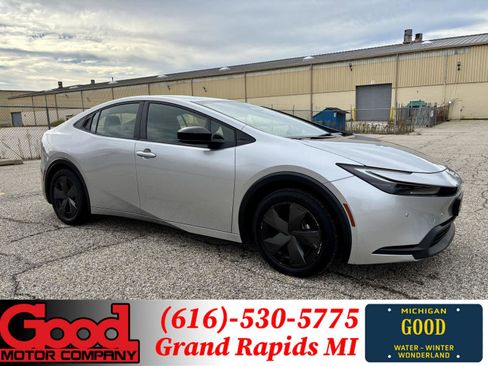 Used 2024 Toyota Prius LE image 1