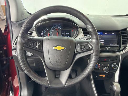 Used 2021 Chevrolet Trax LT FWD image 15