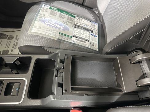 Used 2017 Ford Escape SE w/ Equipment Group 201A image 21