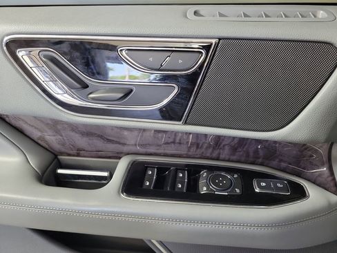 Used 2019 Lincoln Navigator Select RWD image 16