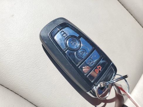 Used 2025 Lincoln Corsair FWD image 24